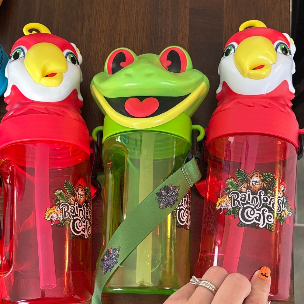 3 Rainforest cafe animal easy carry water bottles
